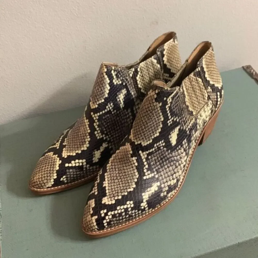 ‎Madewell Low chelsea Snake-Embossed Leather Boot - Size 7
